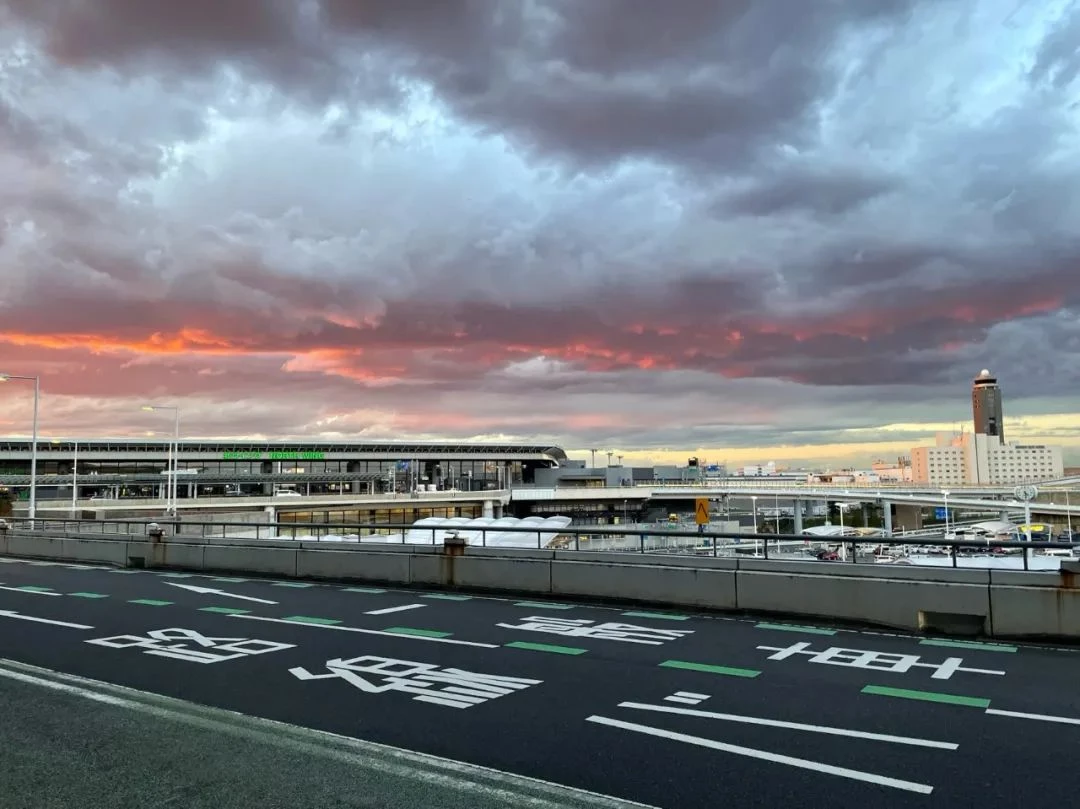 离开前的火红晚霞预示着 离开前的火红晚霞预示着