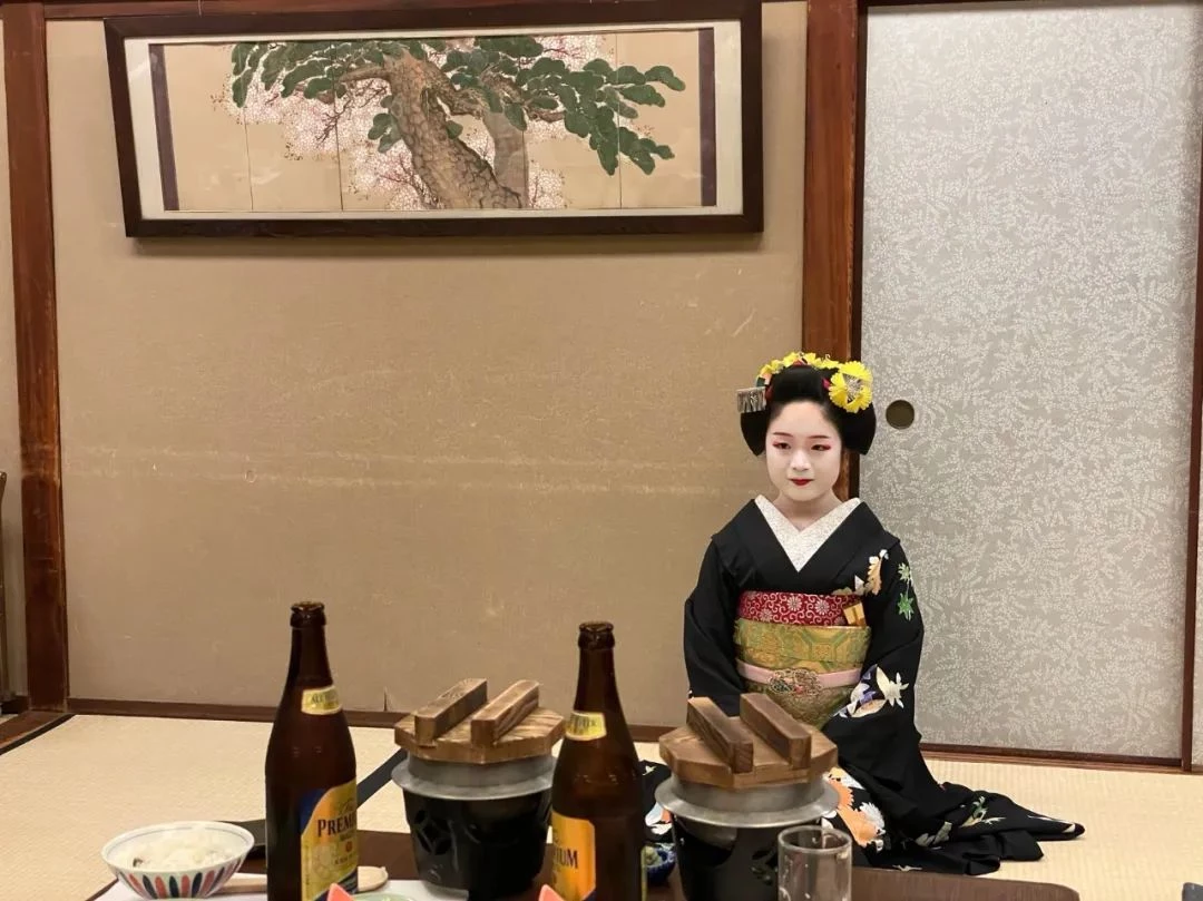餐中表演